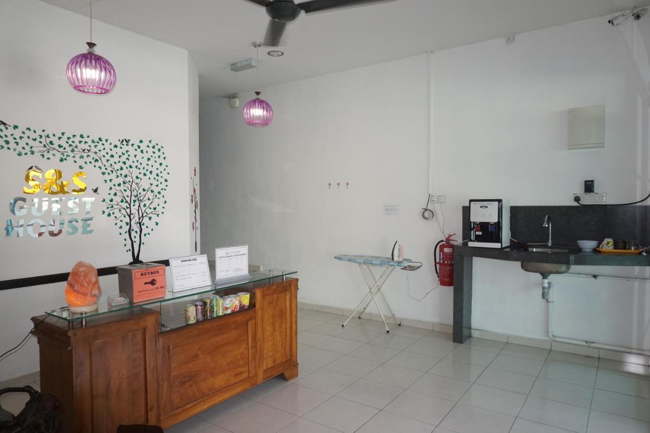 S & S Guest House Куантан Екстериор снимка